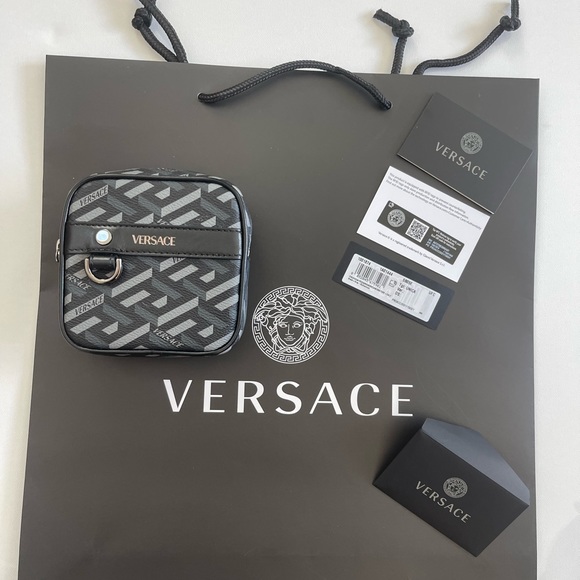 Authentic Versace Designer Belt Bags Leather - Picture 4 of 16